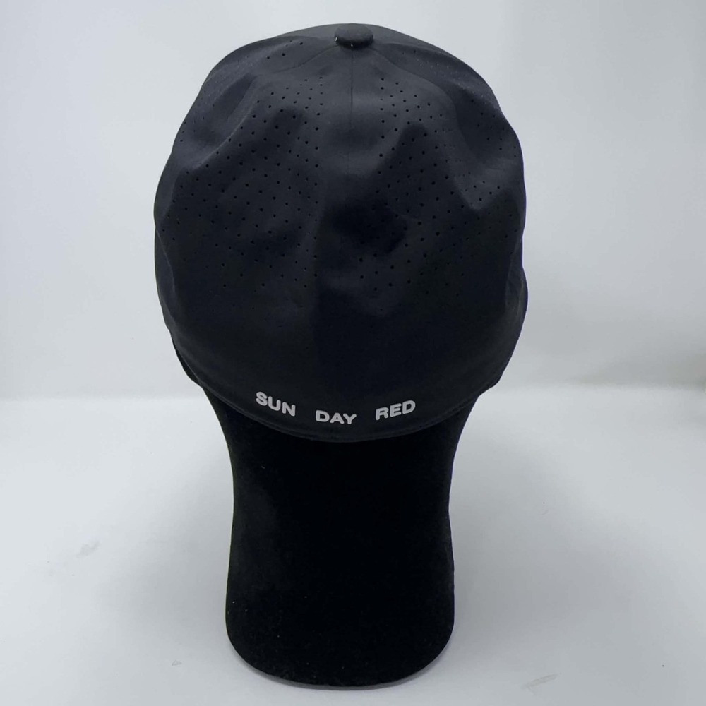 Sun Day Red Tiger Woods Performance Golf Hat Black Stretch Fit Perforated Cap L - Picture 3 of 10